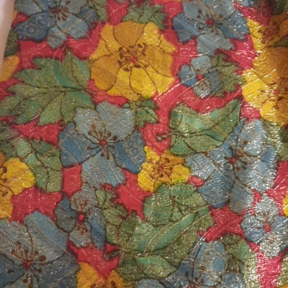 6 yards floral embossed material - Picture 3 of 7